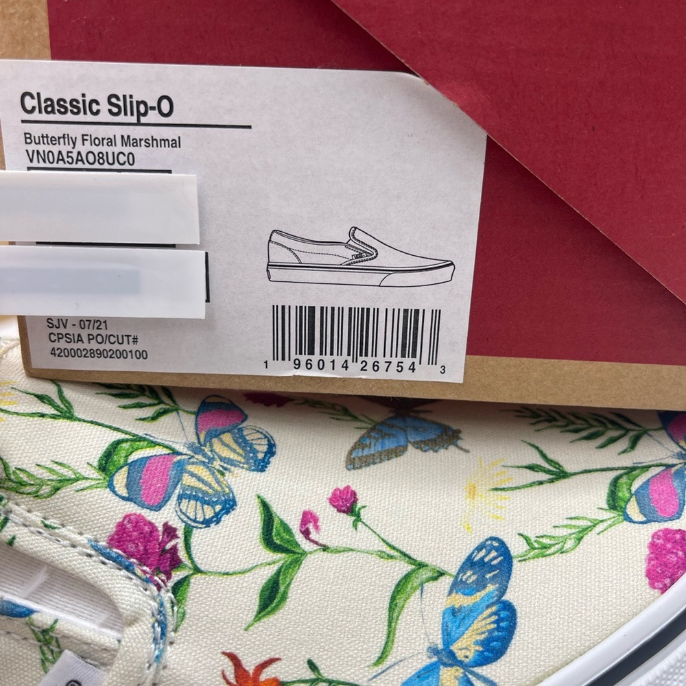 Vans Men's Classic Slip-On Butterfly Floral Marshmallow Sneakers
VN0A5AO8UC0 - Picture 2 of 16